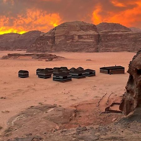 Hotel Bedouin Host Camp& With Tour à Wadi Rum Extérieur photo
