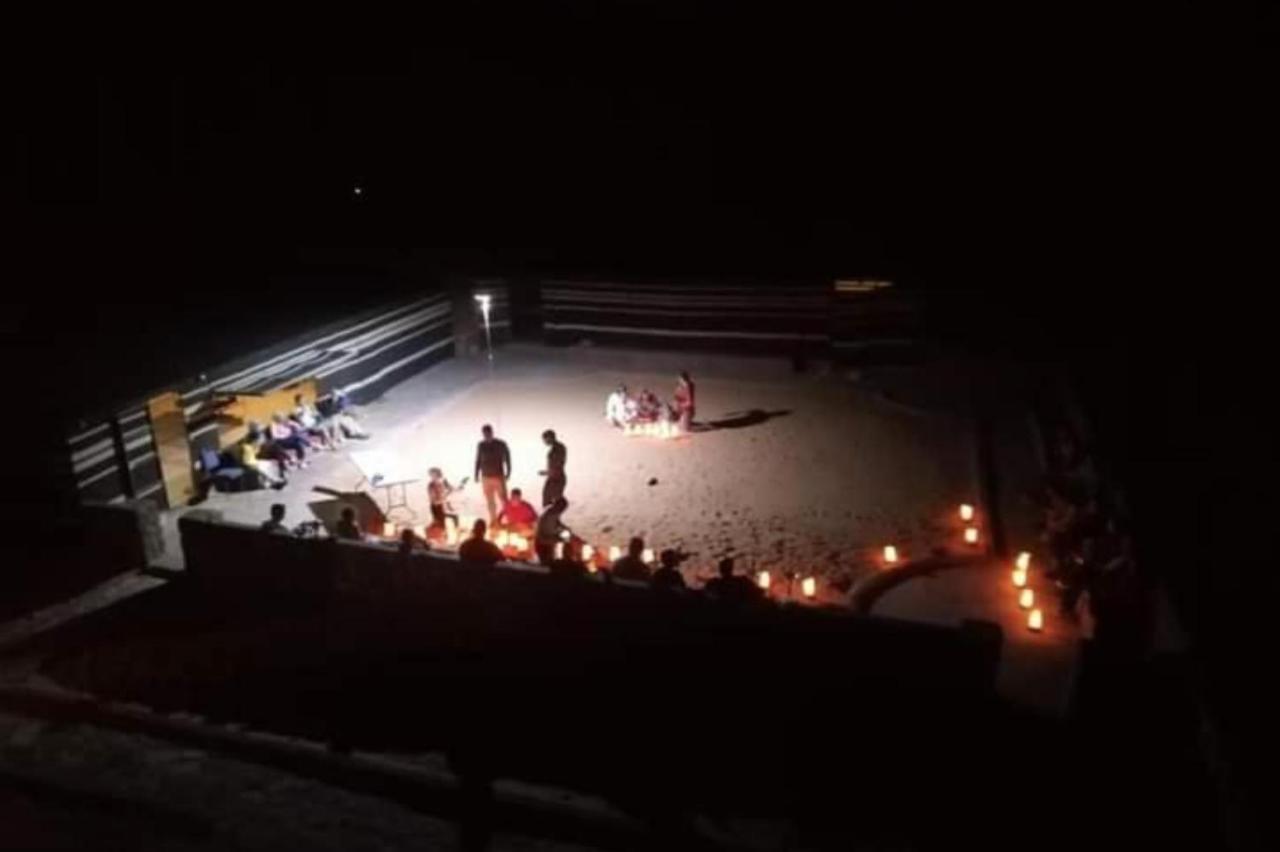 Hotel Bedouin Host Camp& With Tour à Wadi Rum Extérieur photo