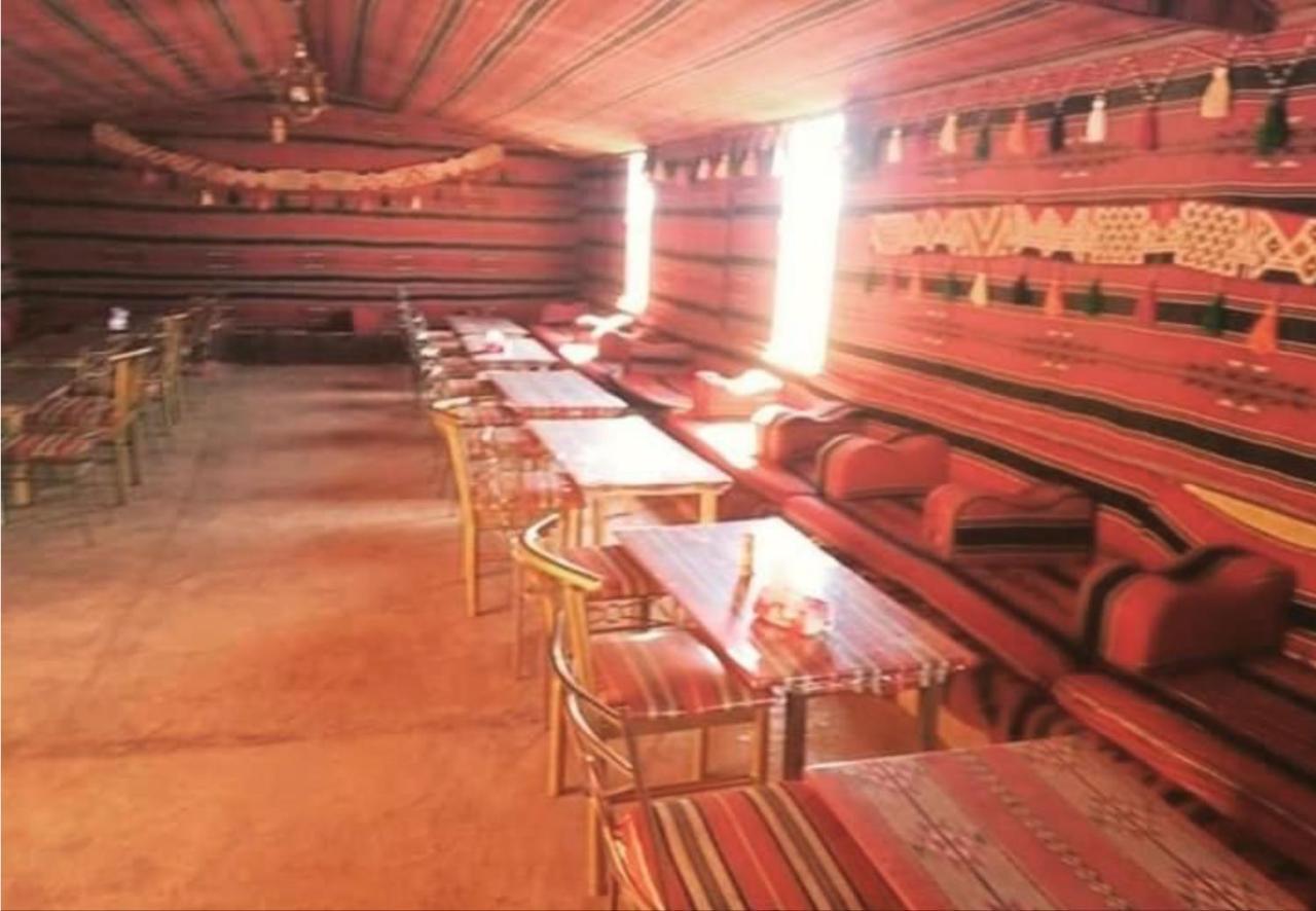 Hotel Bedouin Host Camp& With Tour à Wadi Rum Extérieur photo