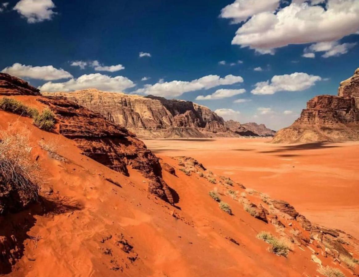 Hotel Bedouin Host Camp& With Tour à Wadi Rum Extérieur photo
