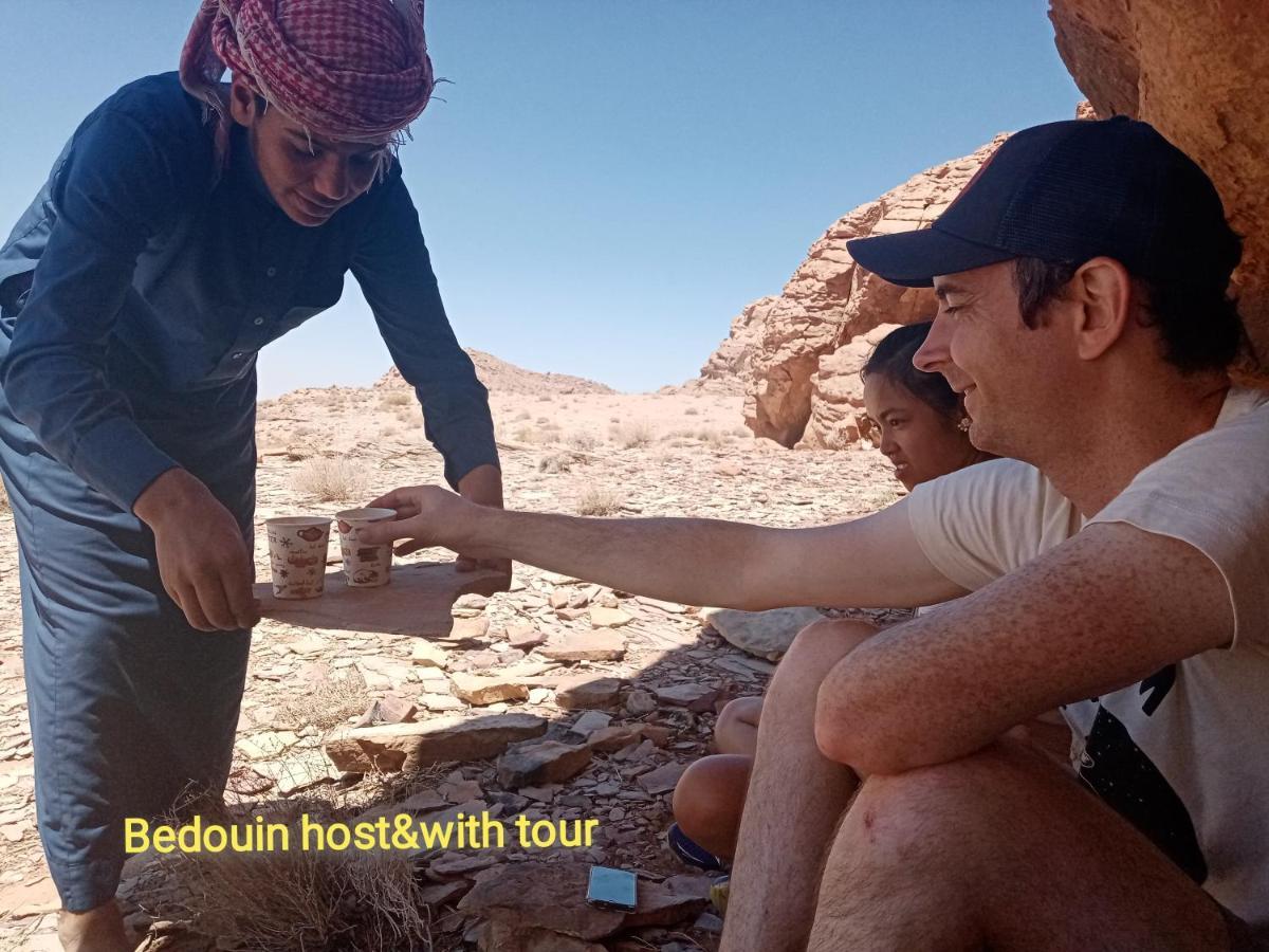Hotel Bedouin Host Camp& With Tour à Wadi Rum Extérieur photo