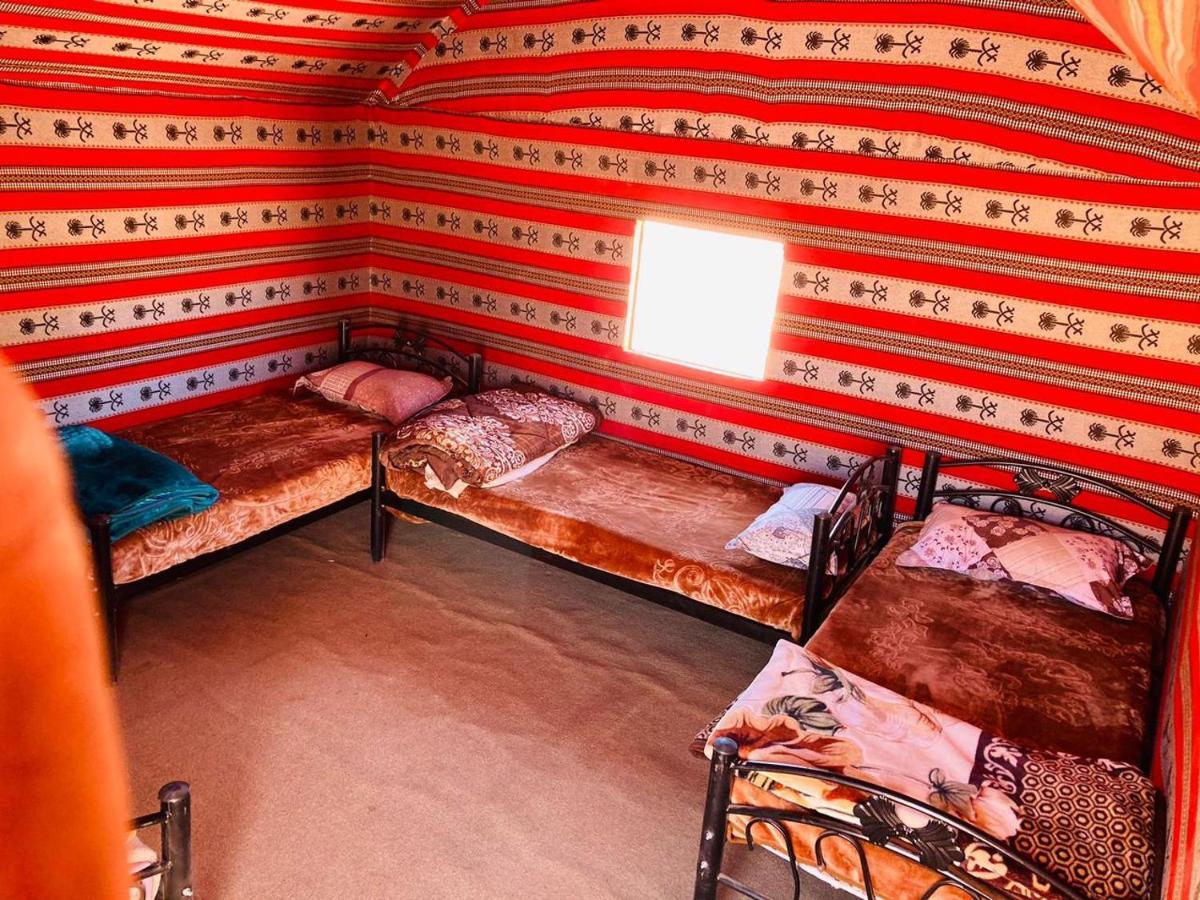 Hotel Bedouin Host Camp& With Tour à Wadi Rum Extérieur photo