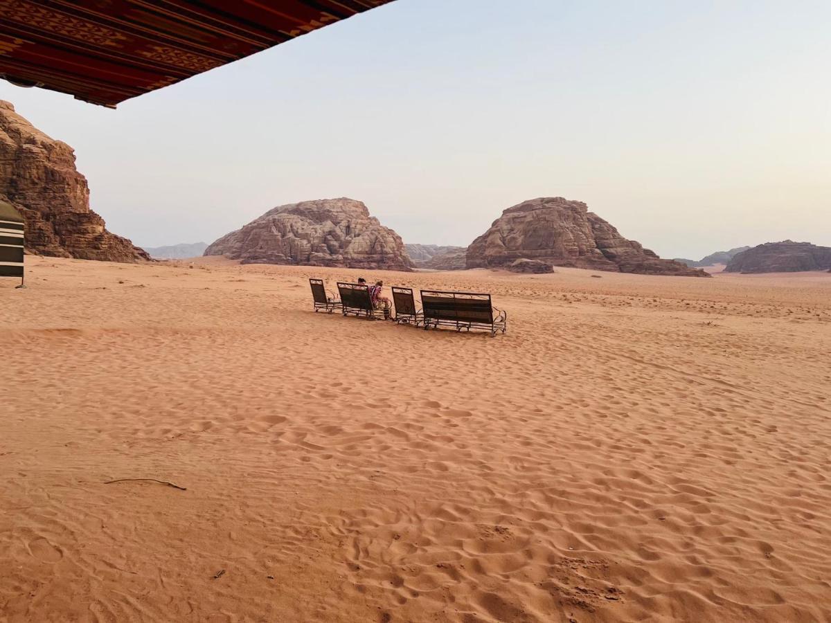 Hotel Bedouin Host Camp& With Tour à Wadi Rum Extérieur photo