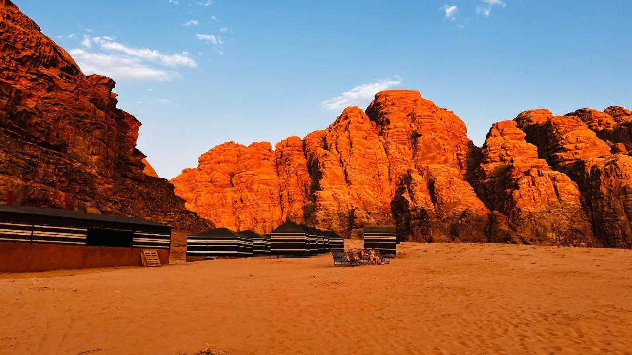 Hotel Bedouin Host Camp& With Tour à Wadi Rum Extérieur photo