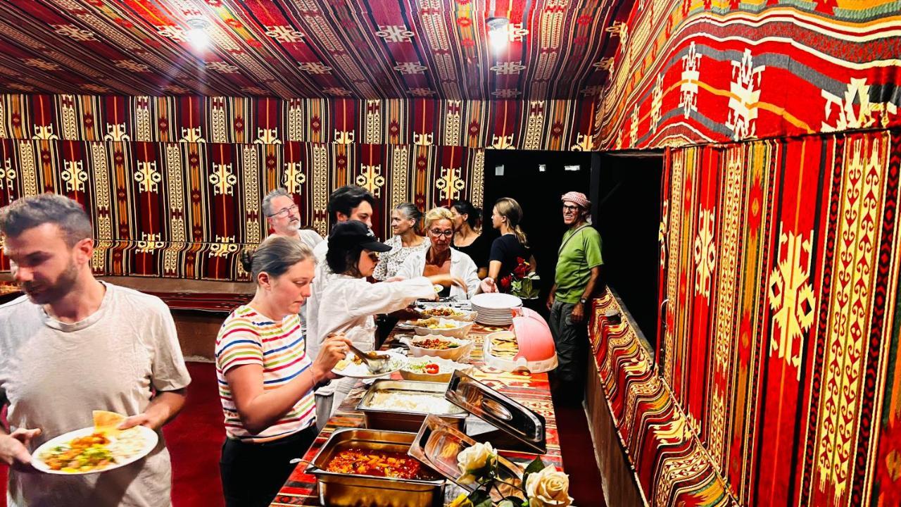 Hotel Bedouin Host Camp& With Tour à Wadi Rum Extérieur photo