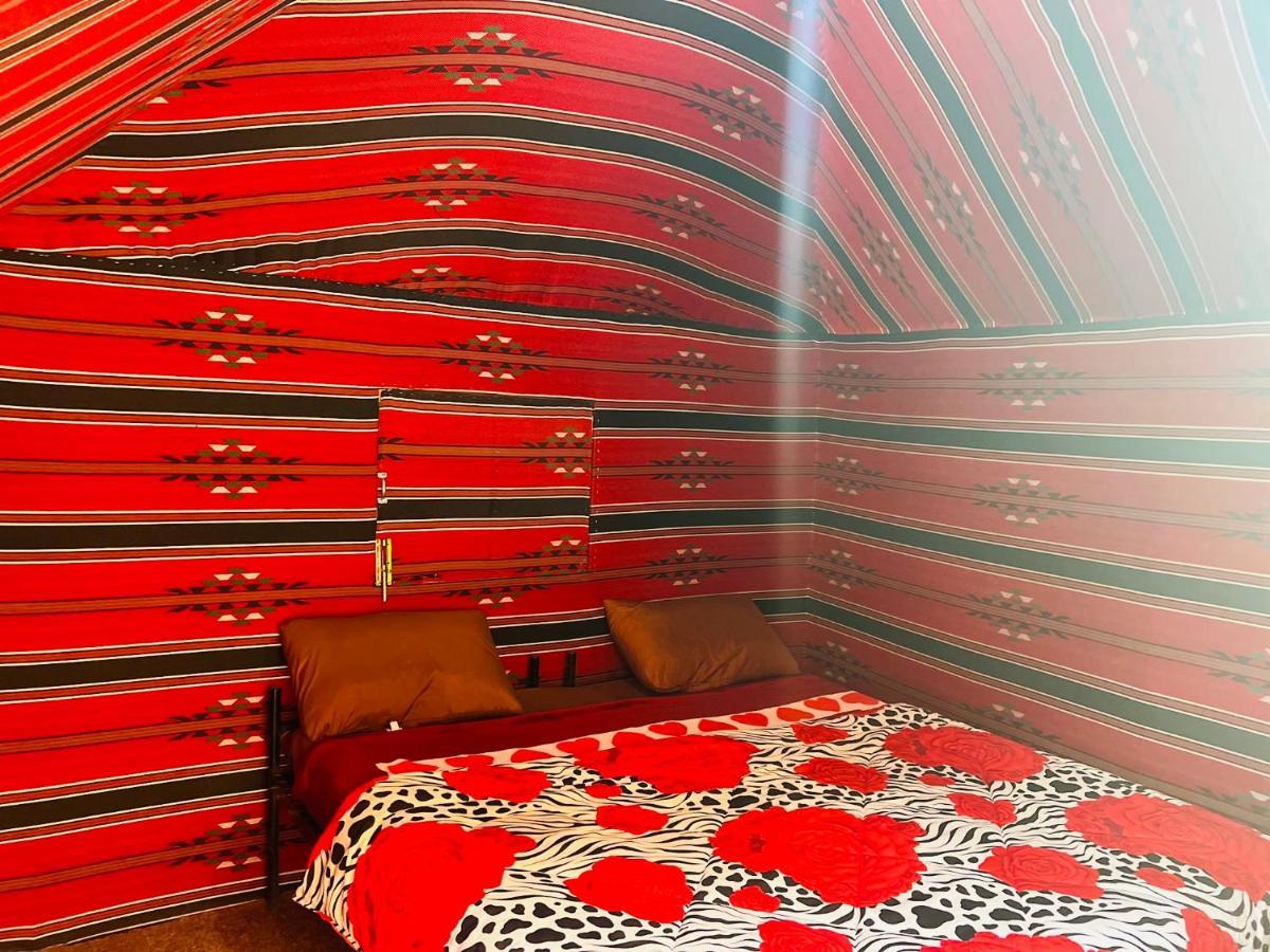 Hotel Bedouin Host Camp& With Tour à Wadi Rum Extérieur photo