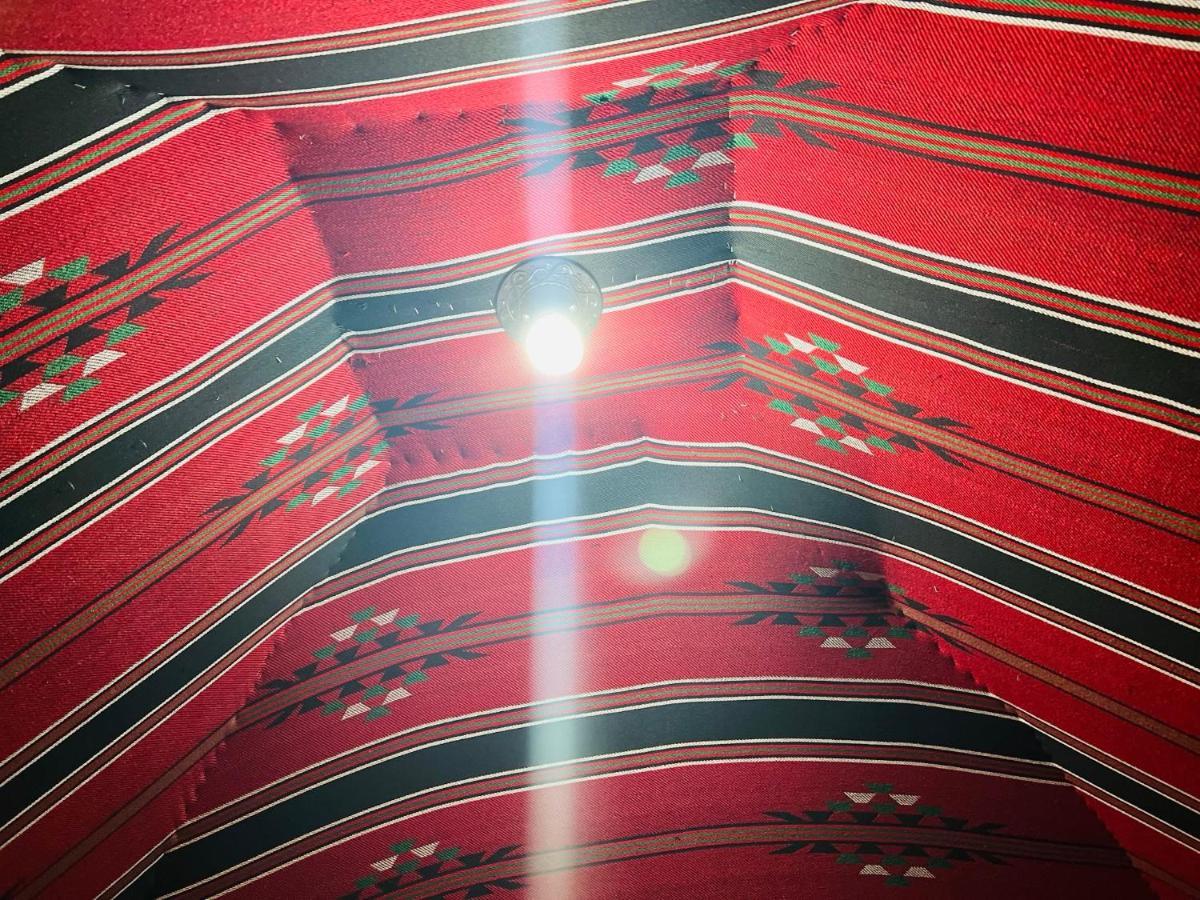 Hotel Bedouin Host Camp& With Tour à Wadi Rum Extérieur photo