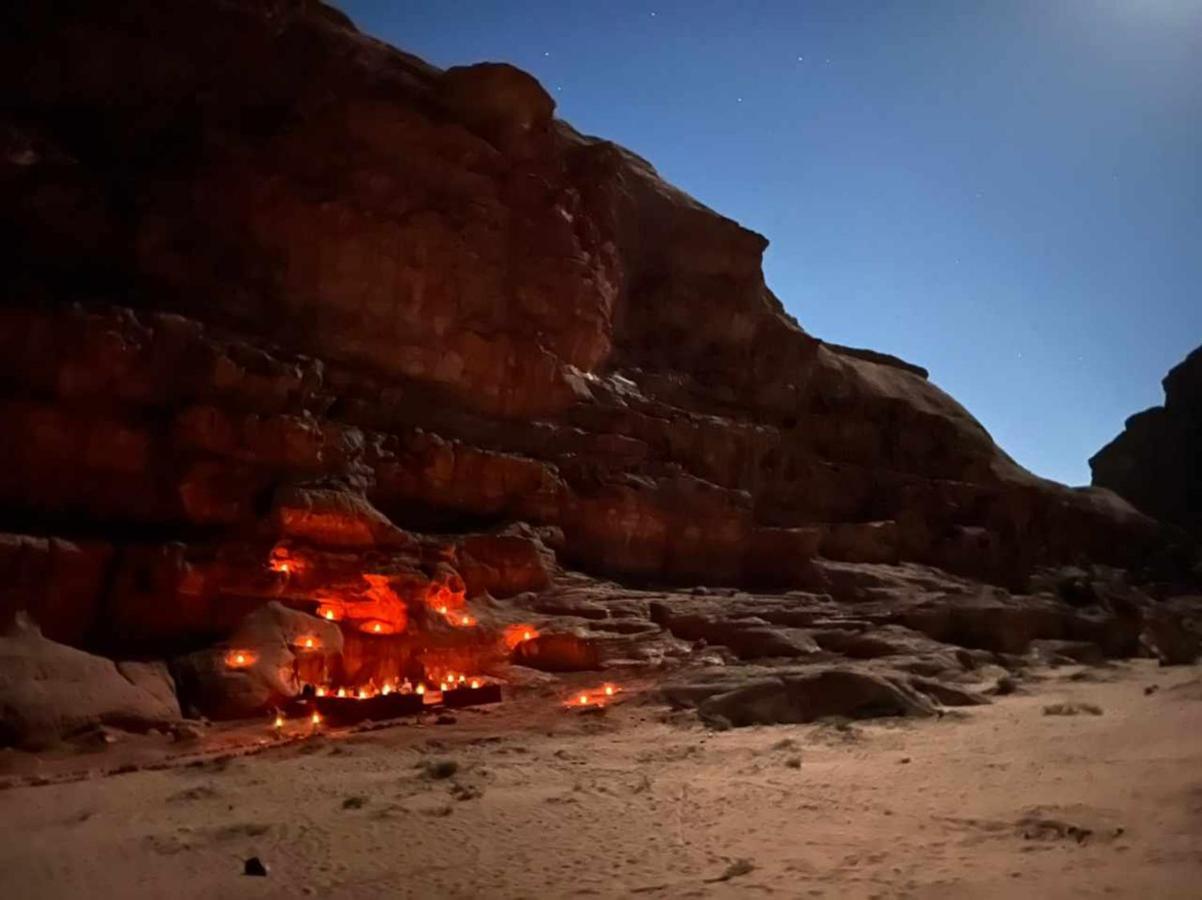 Hotel Bedouin Host Camp& With Tour à Wadi Rum Extérieur photo