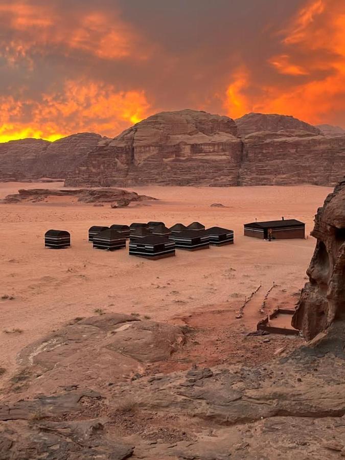 Hotel Bedouin Host Camp& With Tour à Wadi Rum Extérieur photo