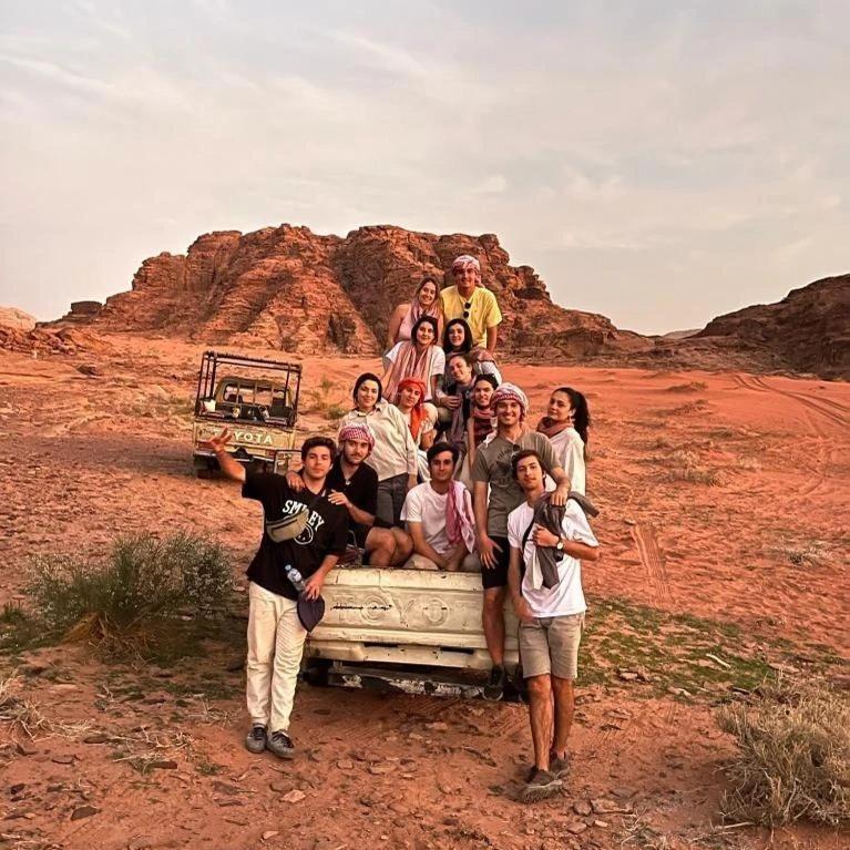 Hotel Bedouin Host Camp& With Tour à Wadi Rum Extérieur photo