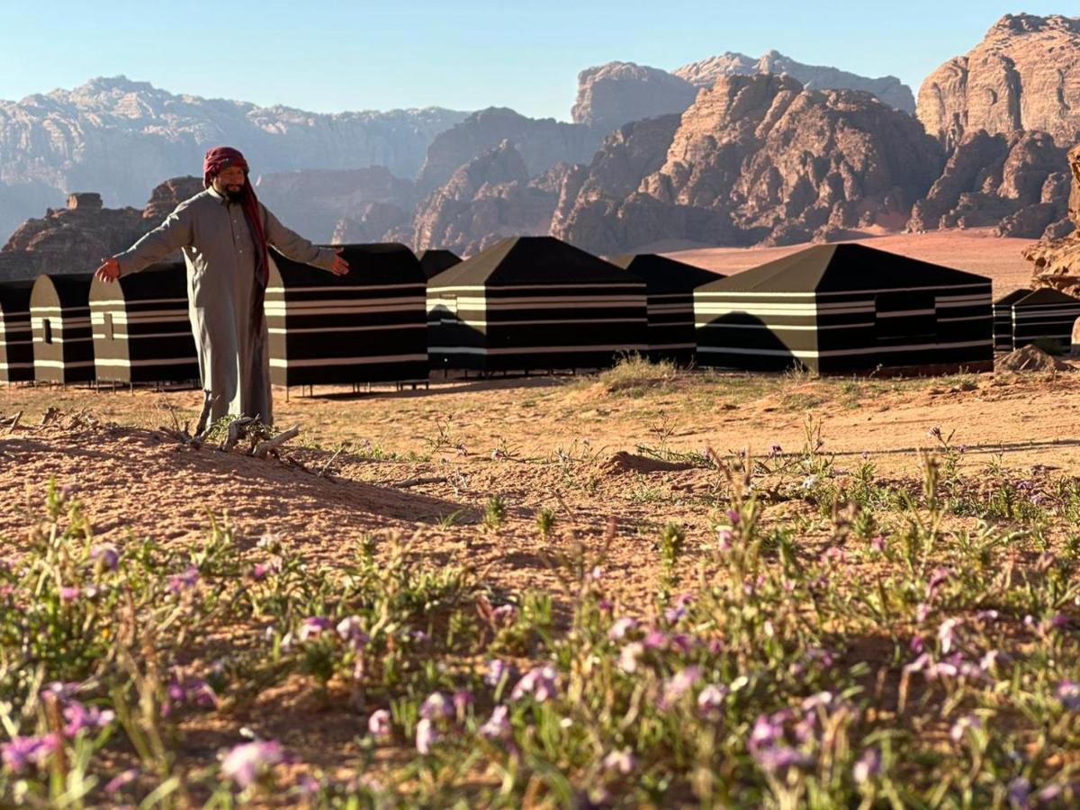 Hotel Bedouin Host Camp& With Tour à Wadi Rum Extérieur photo