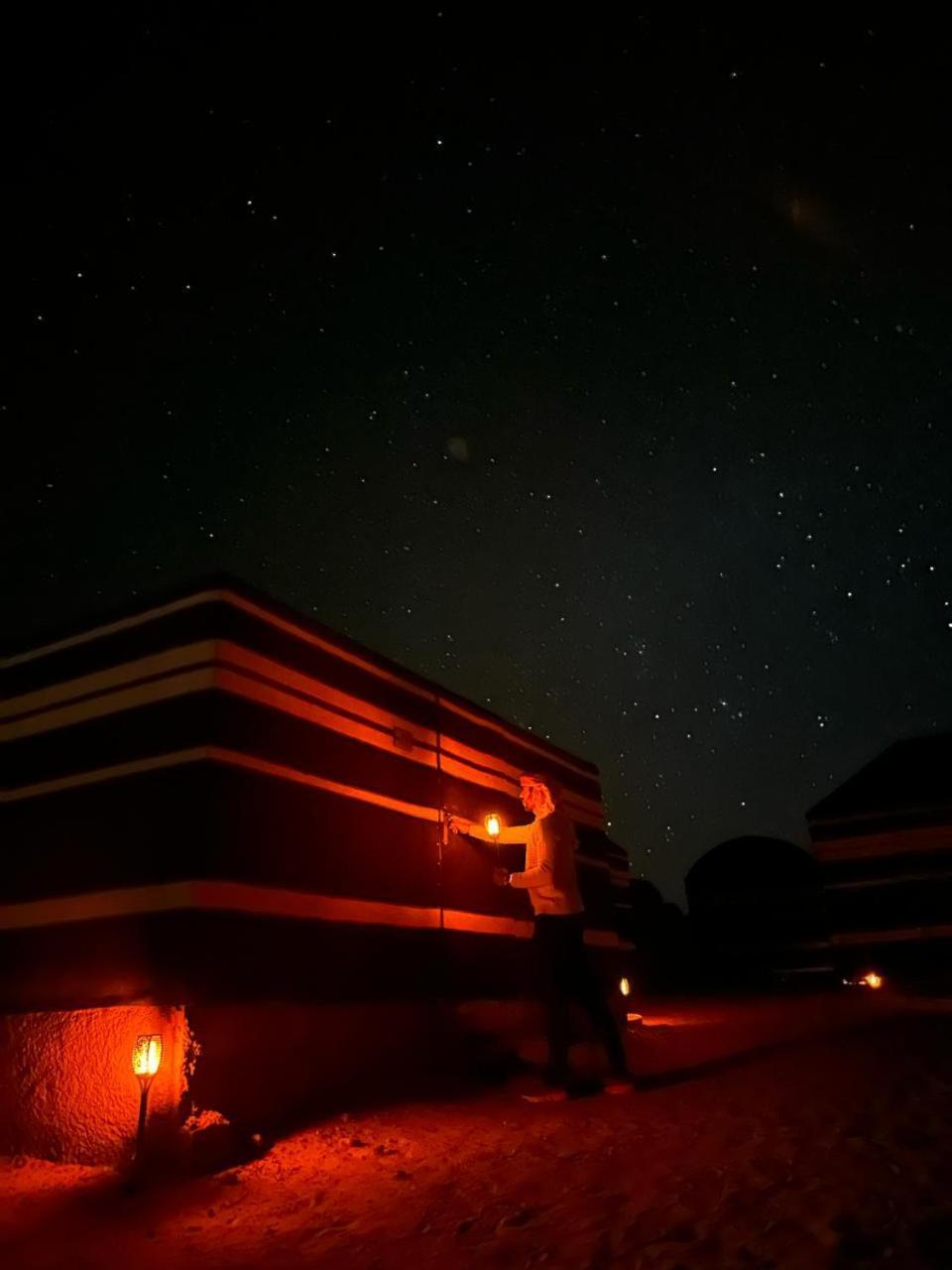 Hotel Bedouin Host Camp& With Tour à Wadi Rum Extérieur photo