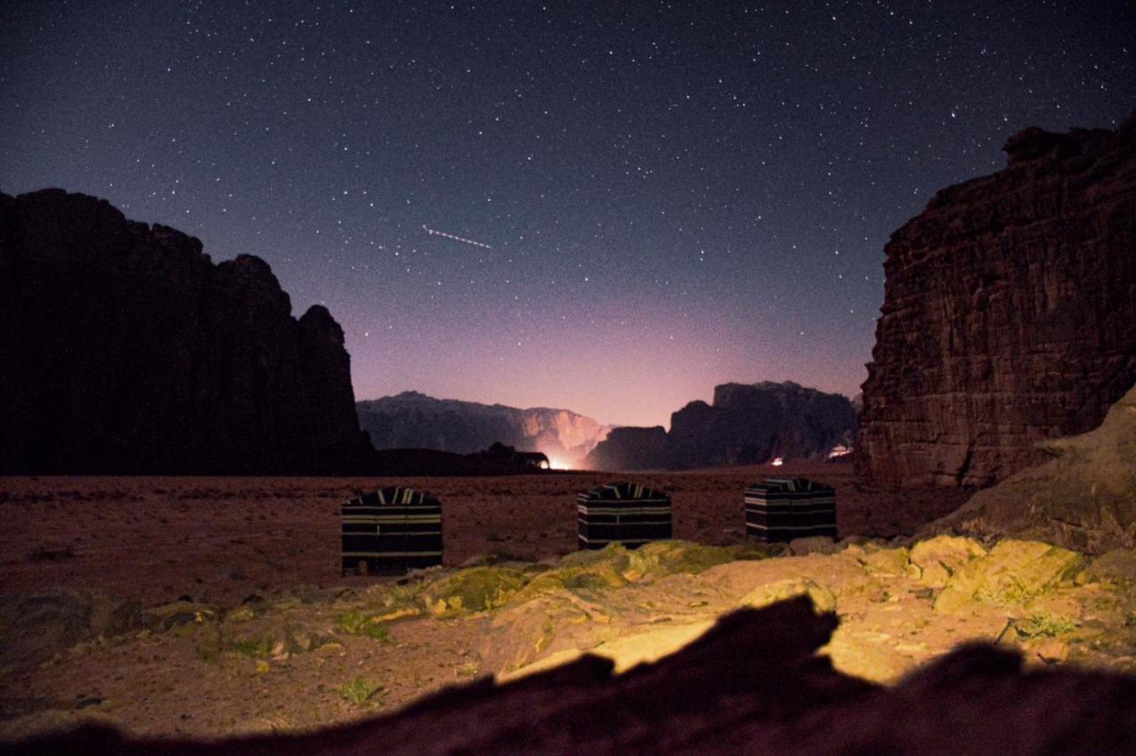 Hotel Bedouin Host Camp& With Tour à Wadi Rum Extérieur photo