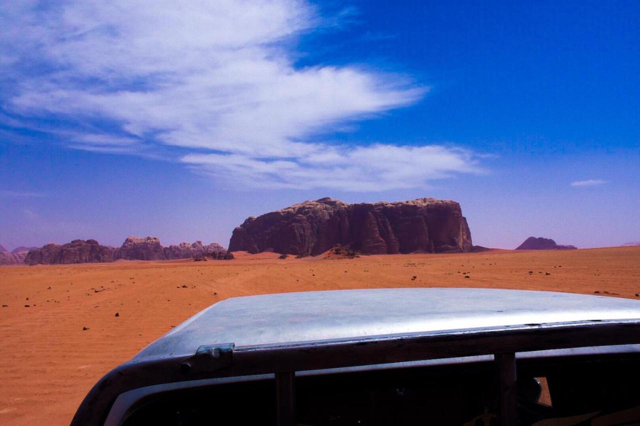 Hotel Bedouin Host Camp& With Tour à Wadi Rum Extérieur photo