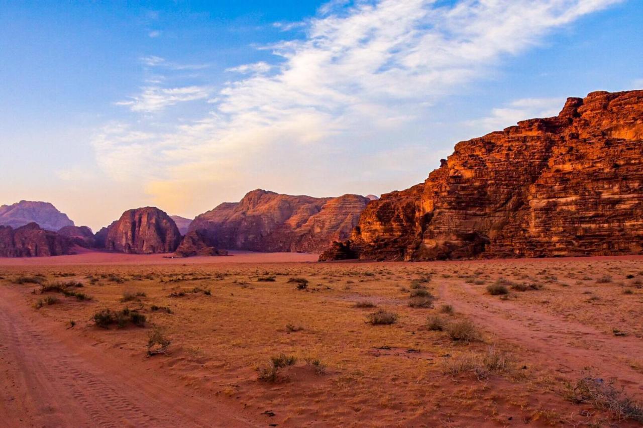 Hotel Bedouin Host Camp& With Tour à Wadi Rum Extérieur photo